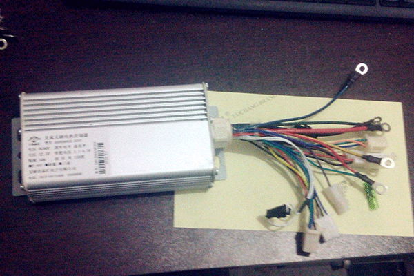 Z2直流電機控制器的安裝過程分享。